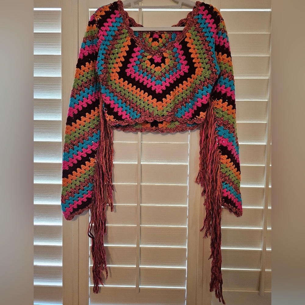 VINTAGE SPELL & THE GYPSY COLLECTIVE Joni Crochet Long Sleeve Fringe TopπβοΈπ - Picture 12 of 17